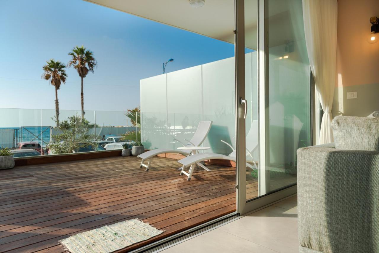 Beachfront Deck - 20 Meters From The Beach Haifa Exterior photo